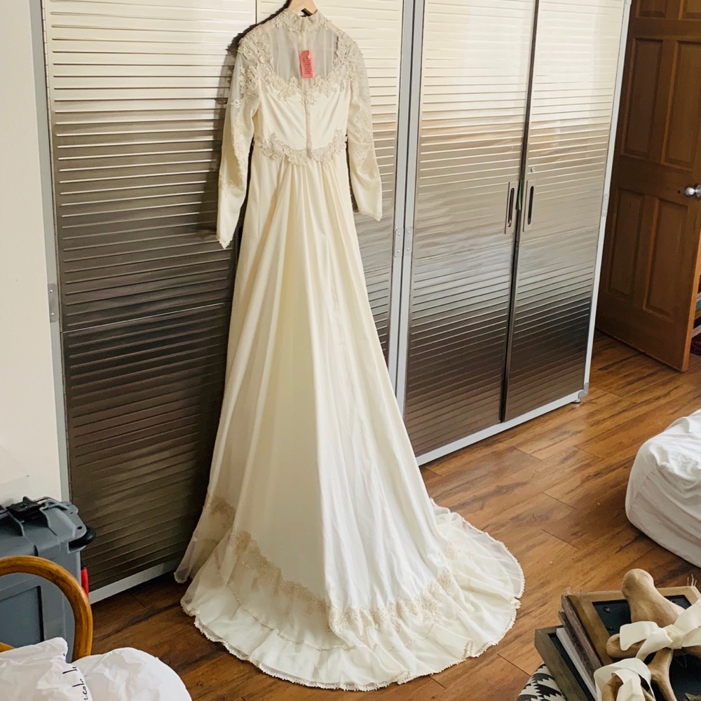 Vintage Gown - Shabby Chic - Country - Alternative